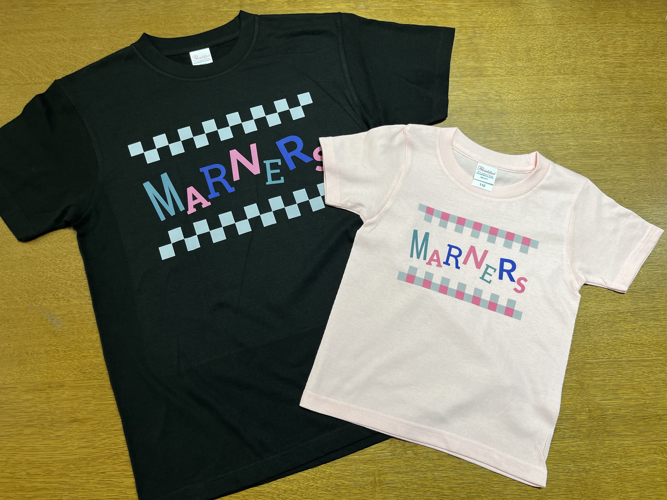 MARNERSというチームのオリジナルTシャツの写真です。